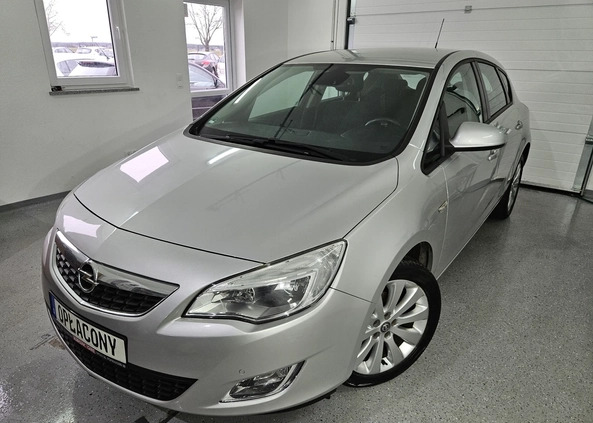 Opel Astra cena 33999 przebieg: 59000, rok produkcji 2010 z Kołobrzeg małe 379